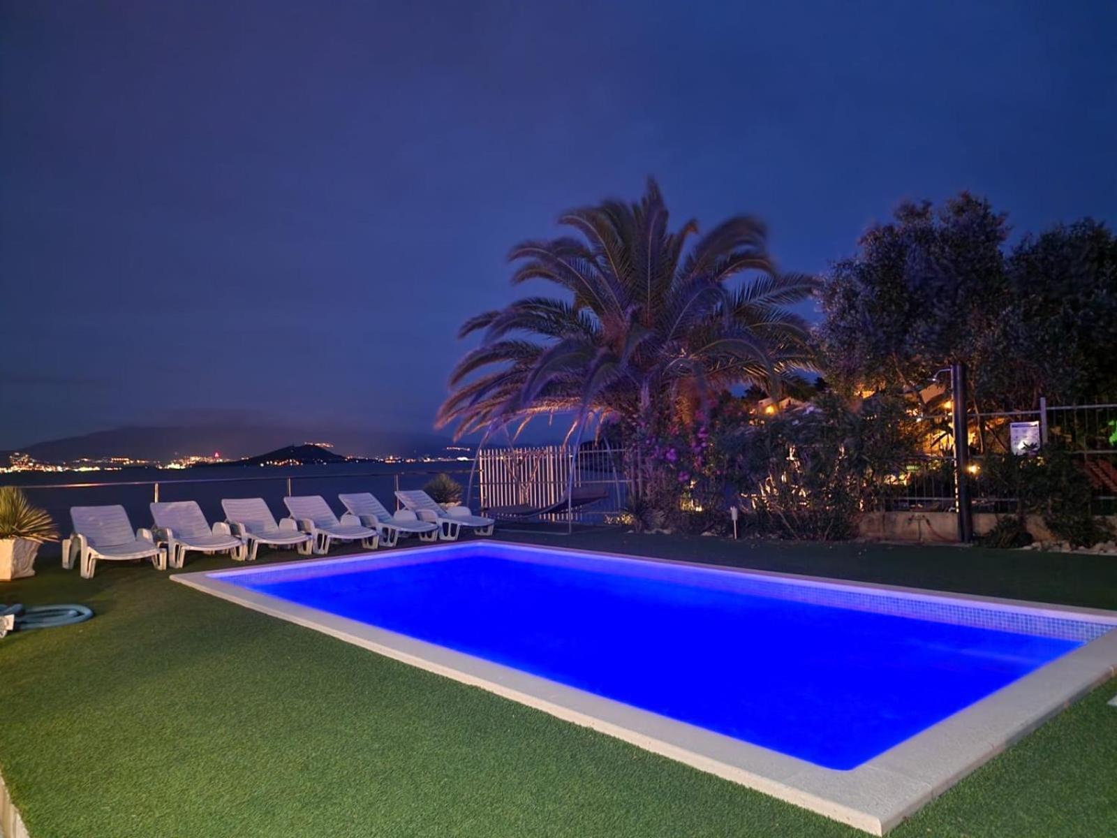 Villa Unique Sur La Plage Pour Des Vacances Inoubliables En Famille Ou Entre Amis Pour 10 Personnes Slatine Zewnętrze zdjęcie