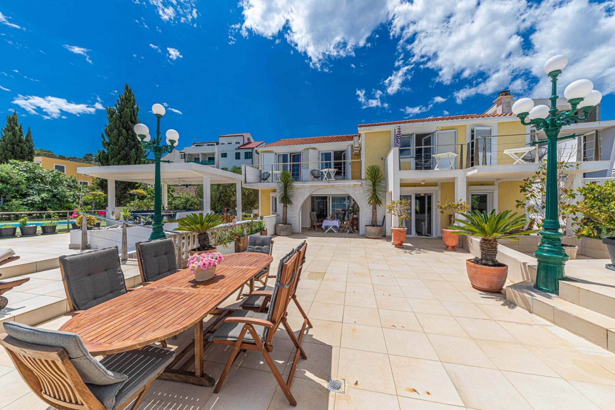 Villa Unique Sur La Plage Pour Des Vacances Inoubliables En Famille Ou Entre Amis Pour 10 Personnes Slatine Zewnętrze zdjęcie